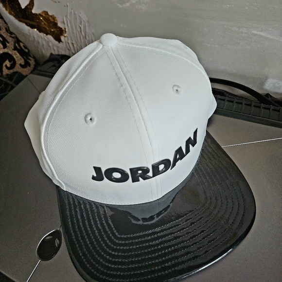 Nike Air Jordan Adult Retro 11 XI Concord Snap Back Hat White/Black $95 or OBO - Picture 2 of 3